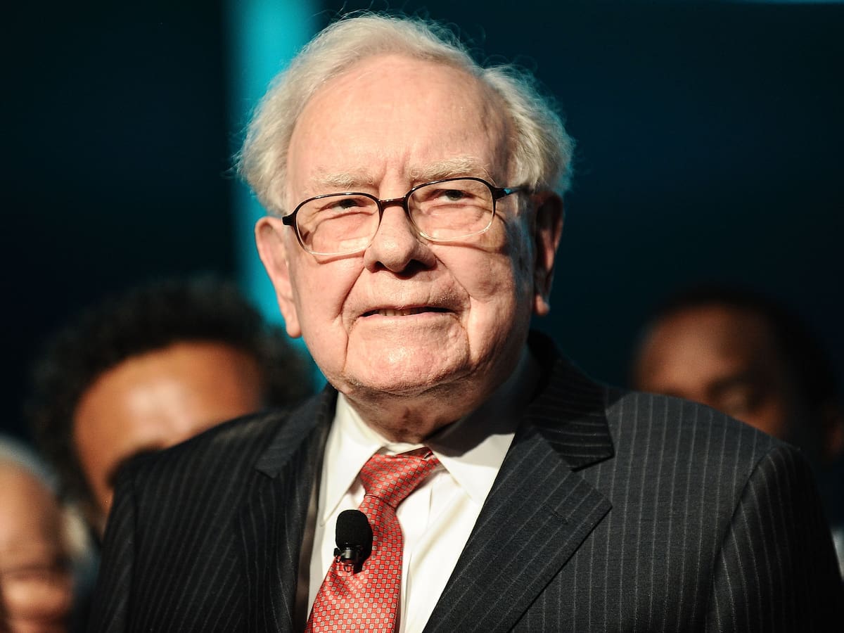 Warren Buffett deja la presidencia de Berkshire Hathaway