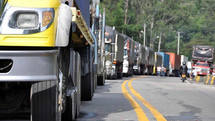 Millonarias pérdidas de transportadores por cierre en vía Bogotá - Villavicencio. Foto: Colprensa