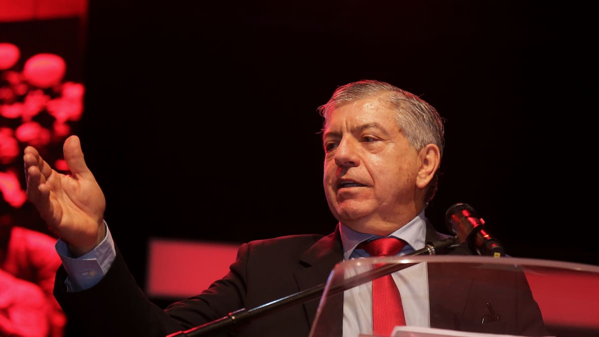 Gaviria fue reelegido director del Partido Liberal en medio de duros choques internos