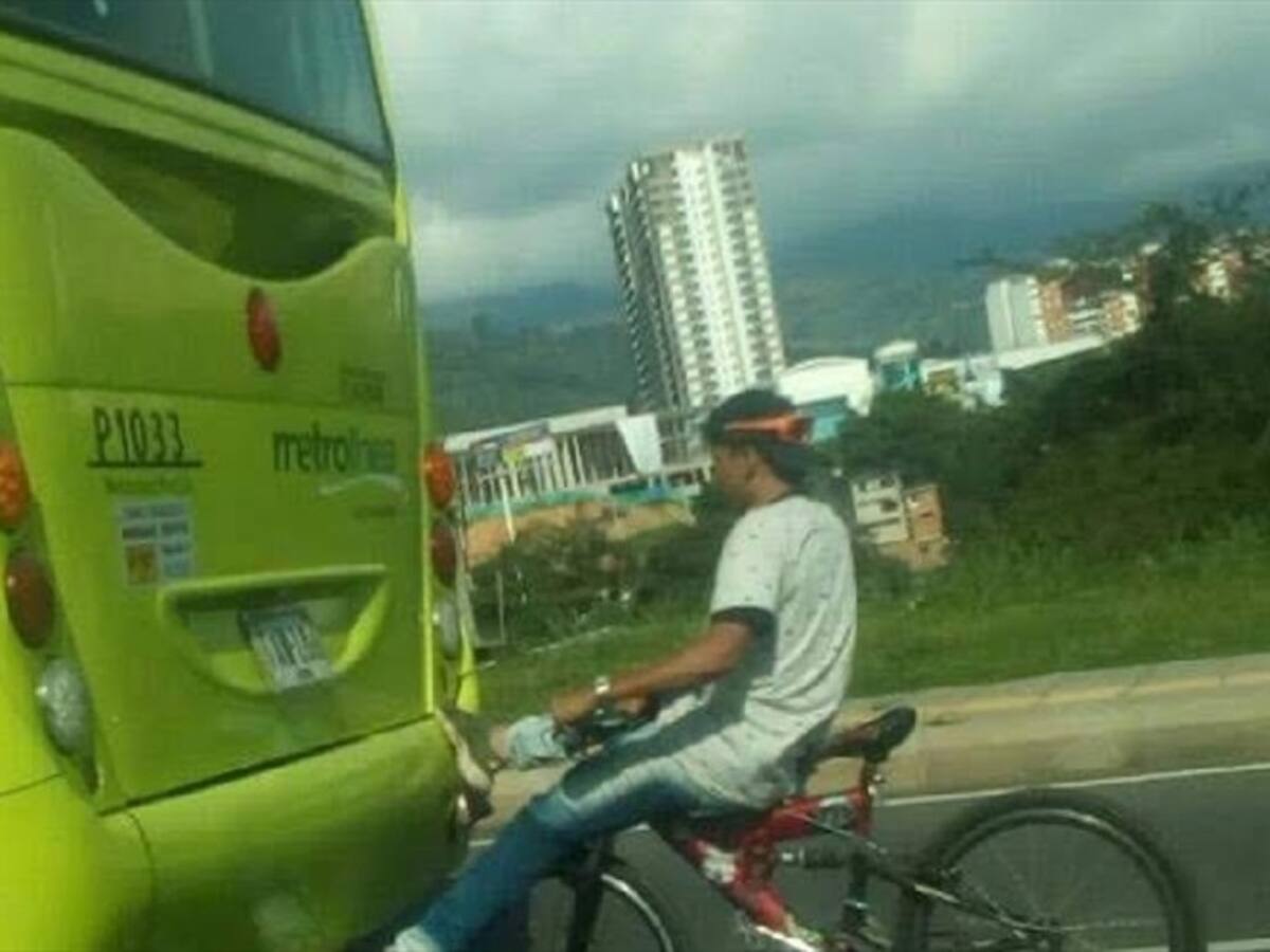 Advierten que usan Metrolínea para practicar "Gravity Bike"