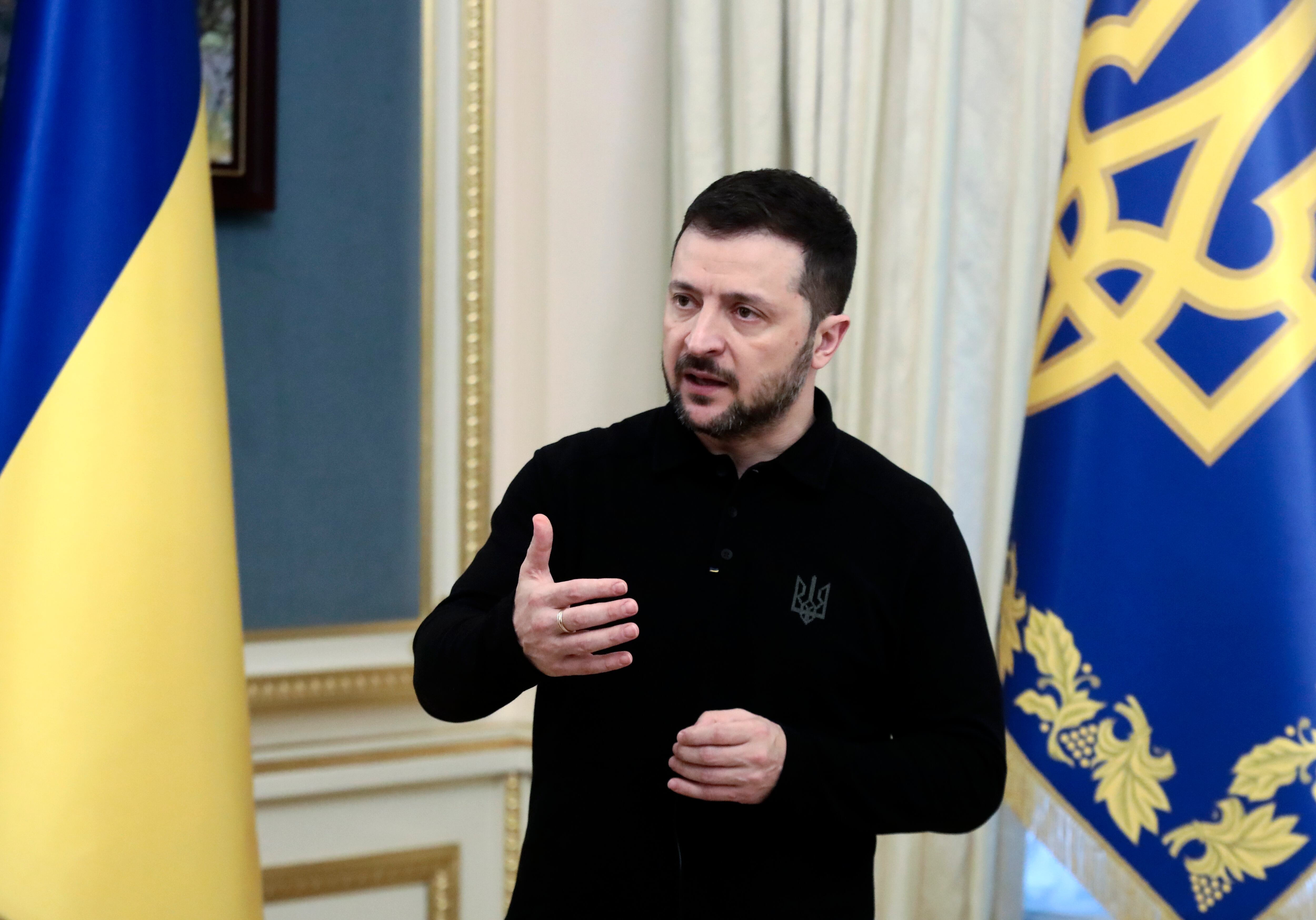 Kiev (Ucrania), 05/02/2025.- El presidente ucraniano, Volodímir Zelenski, informa a los medios de comunicación tras su reunión con el ministro británico de Asuntos Exteriores.