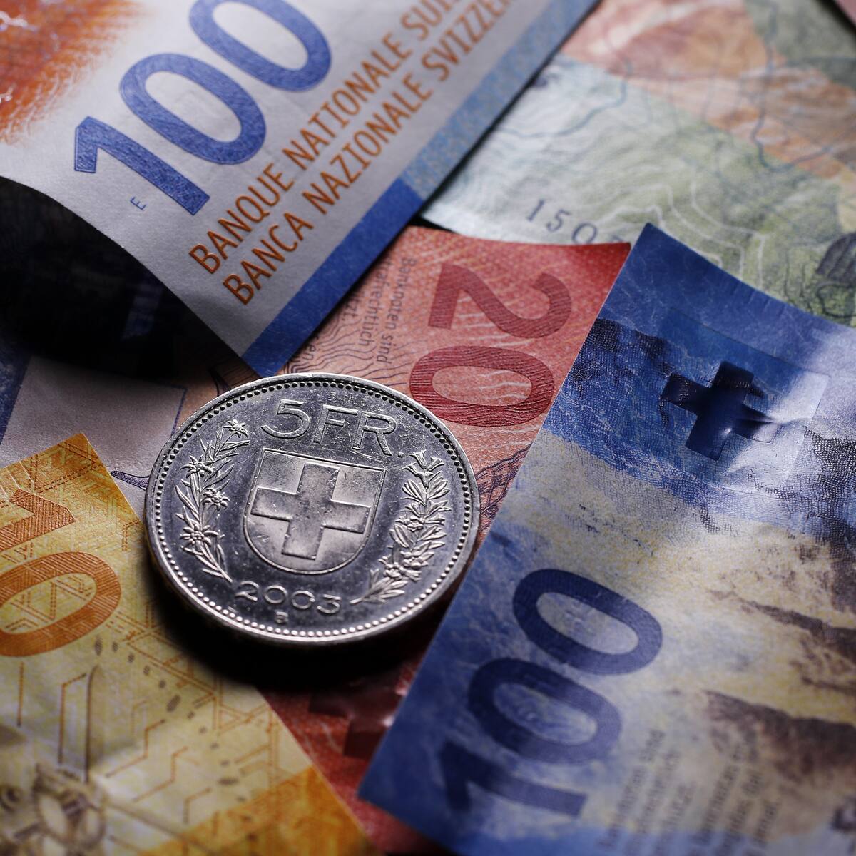 MinHacienda anuncia operación “exitosa” para cubrir riesgo cambiario de transacción en francos suizos