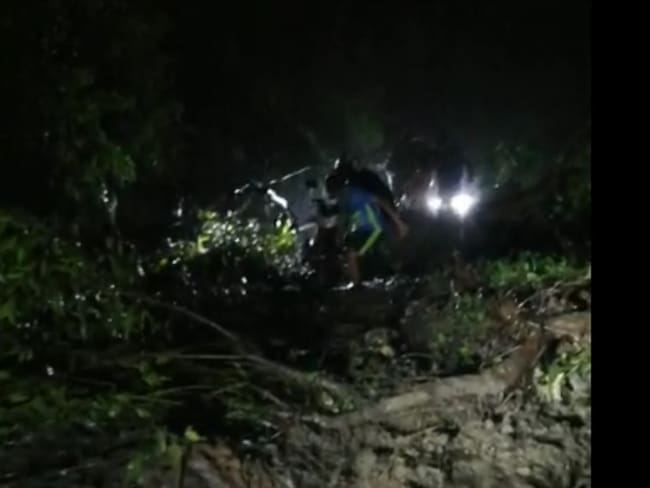 Según el reporte de las autoridades, se tapó una quebrada y se inundó el barrio La Esperanza, sin que hasta el momento se registren víctimas ni heridos. Foto: Policía Nacional