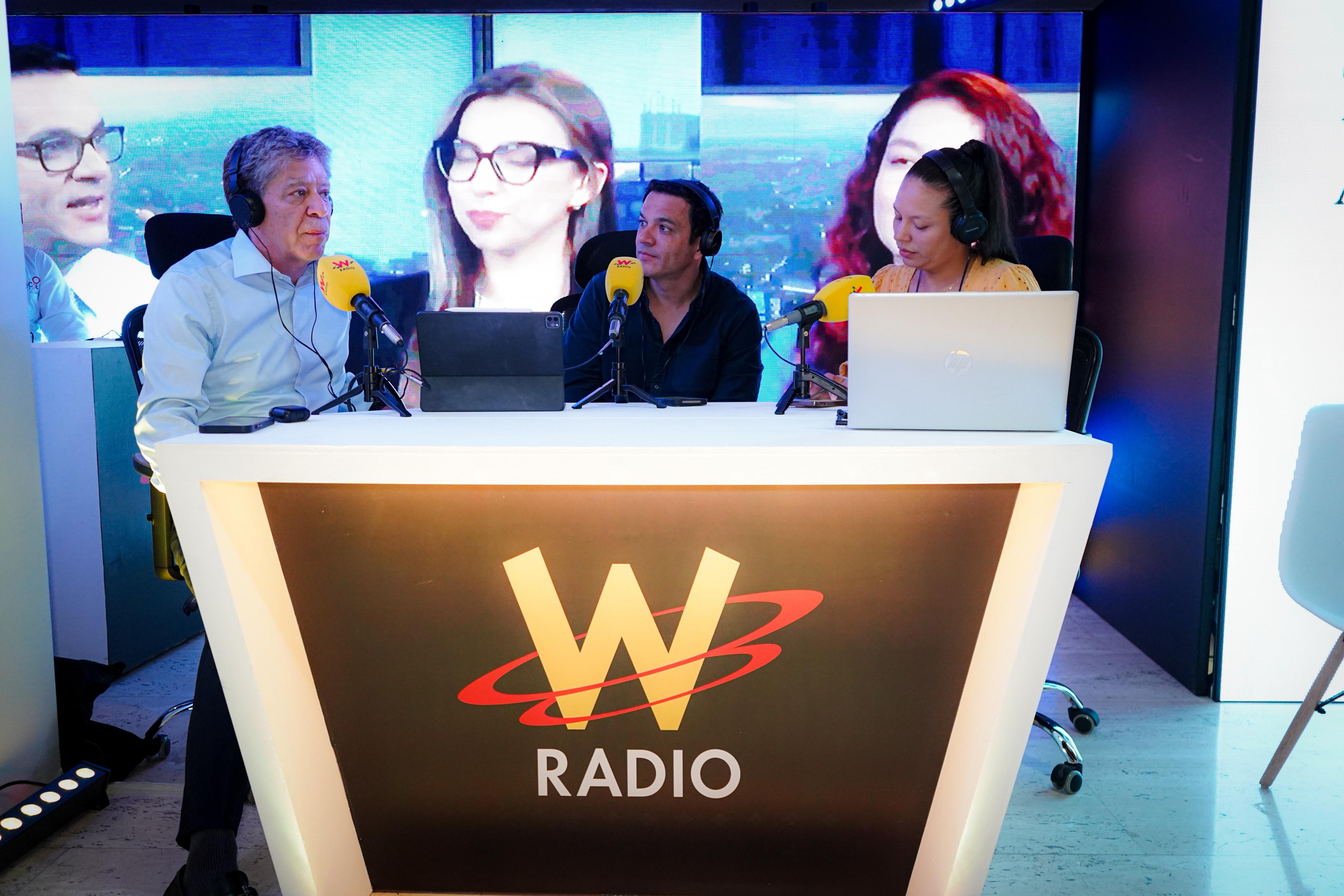 W Radio desde el 10º Congreso Empresarial Colombiano. Foto: W Radio.