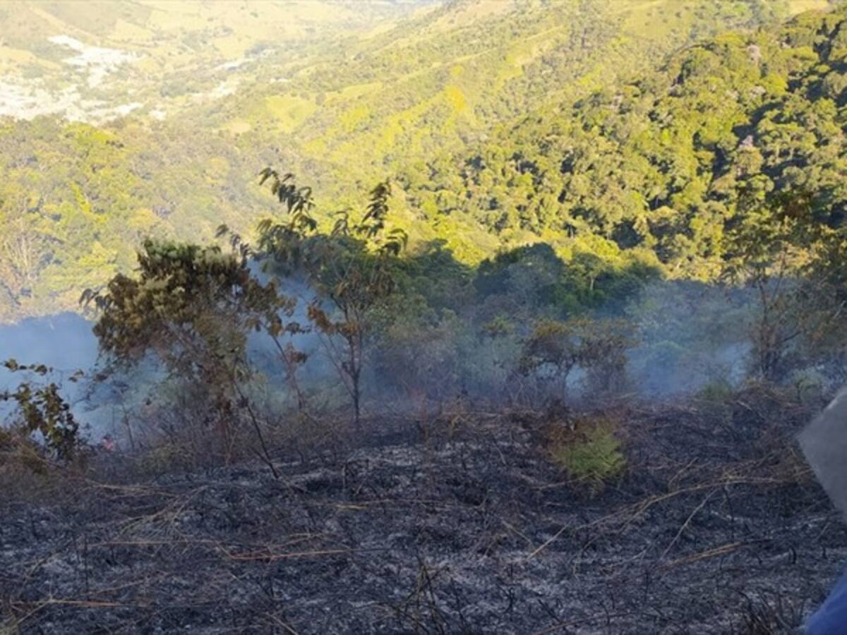 “Los invitamos a evitar las quemas”: Bomberos de Cisneros