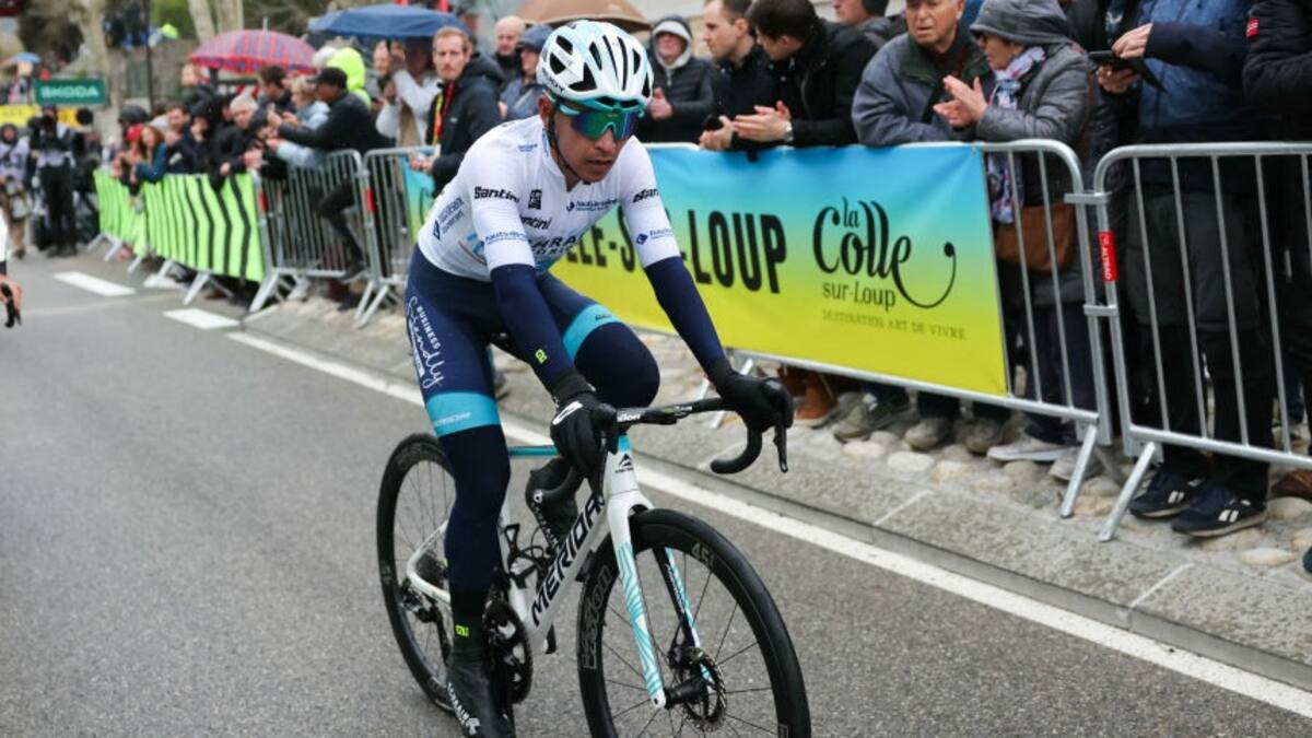 Santiago Buitrago sufrió caída y salió del podio en la sexta etapa de la París Niza 2024