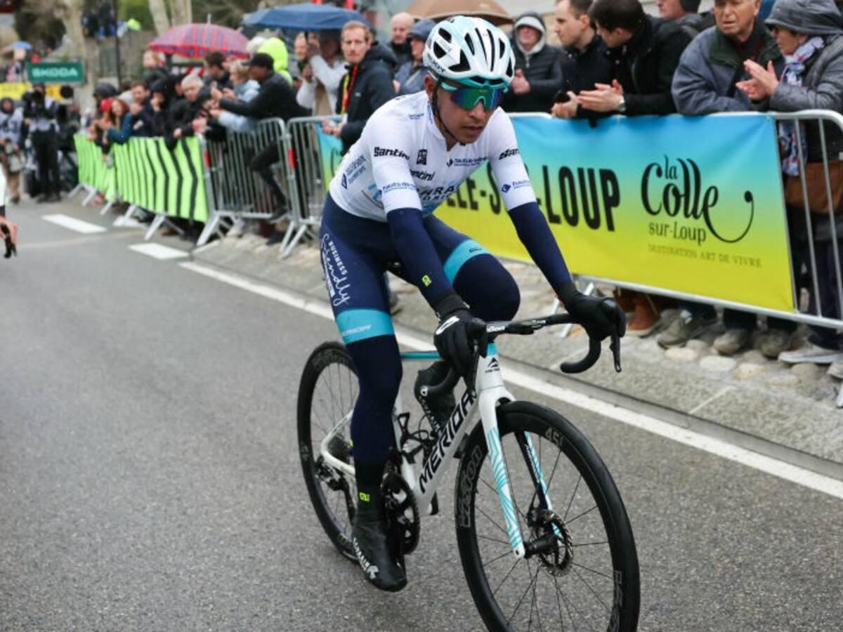 Santiago Buitrago sufrió caída y salió del podio en la sexta etapa de la París Niza 2024