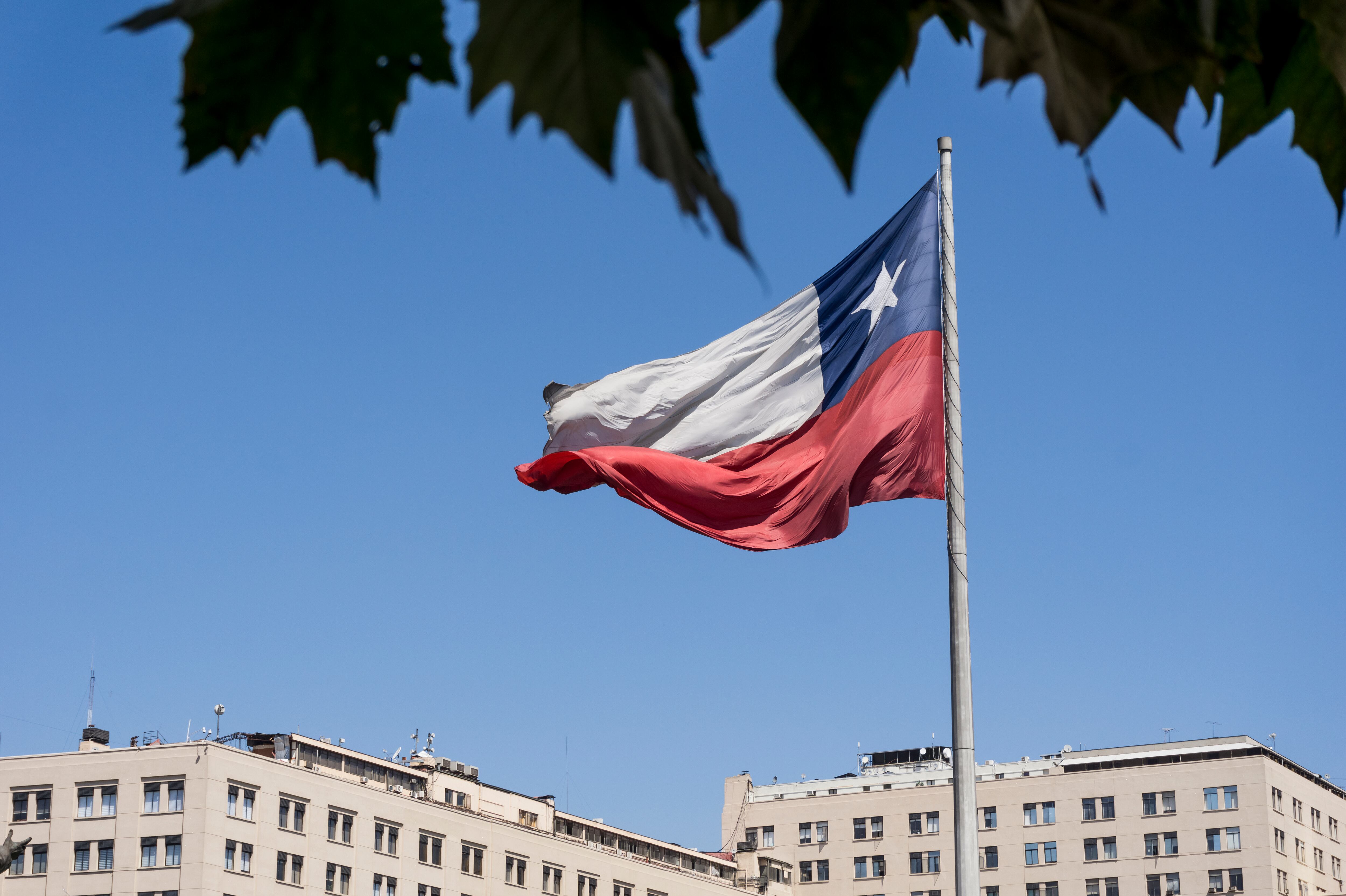 Imagen de referencia de la bandera de Chile. Foto: Mauro Grigollo /& Getty Images.