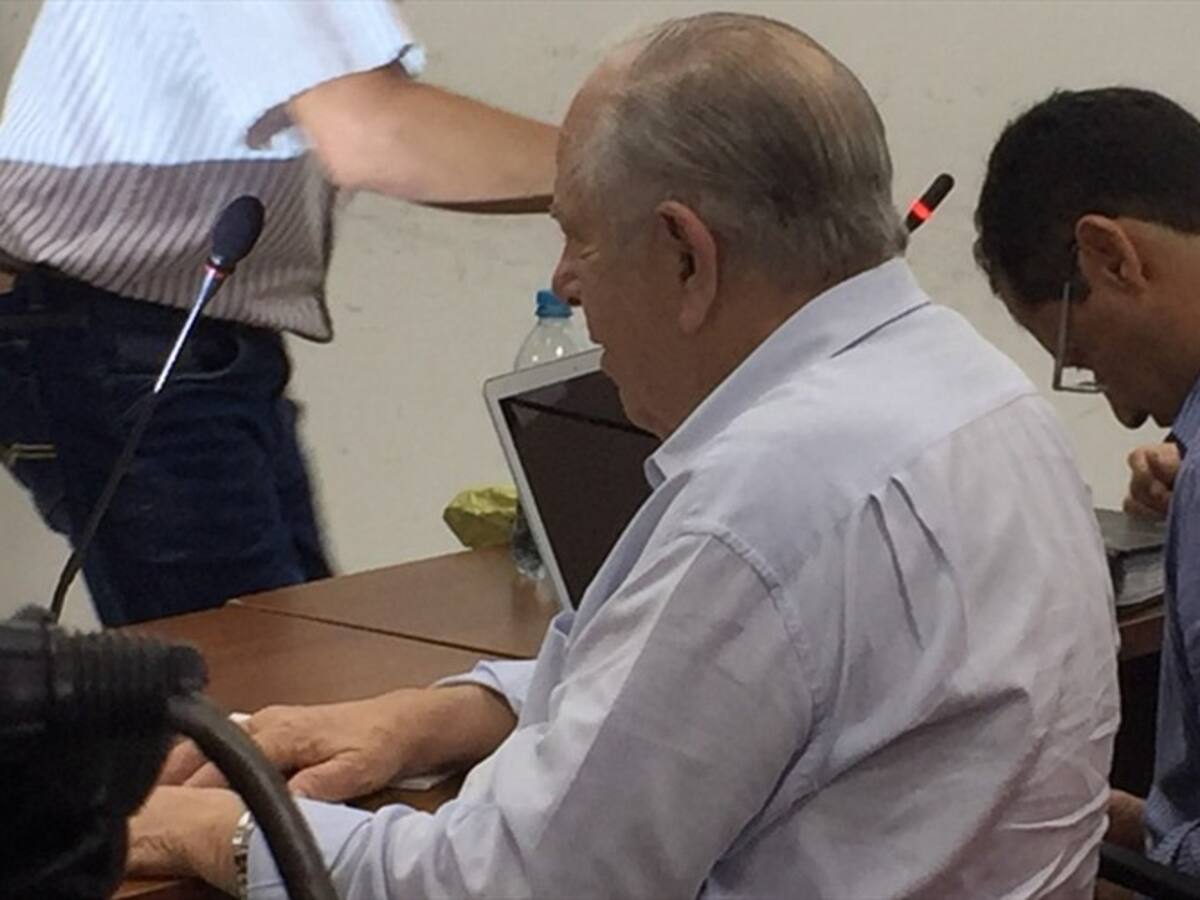 A puerta cerrada se realiza la audiencia de imputación de cargos a Julio Gerlein