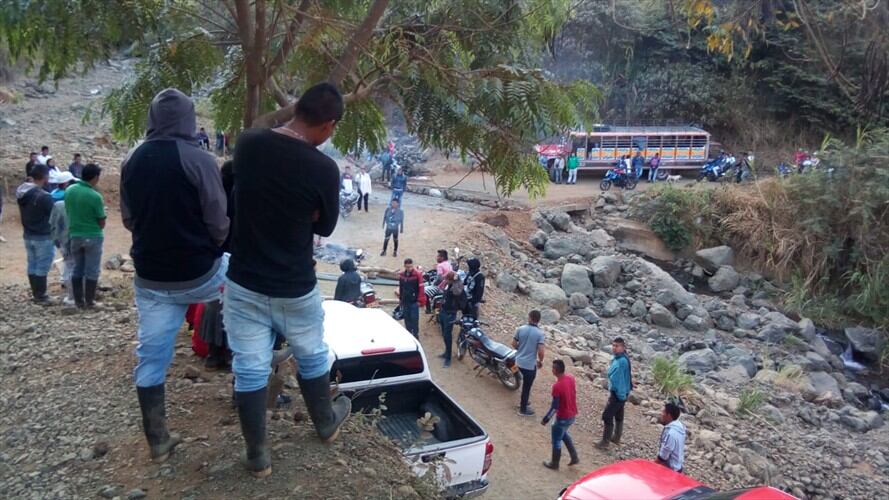 Las comunidades que se concentraron en el corregimiento de El Palo, pidieron la intervención del Gobierno . Foto: Cortesía Fensuagro