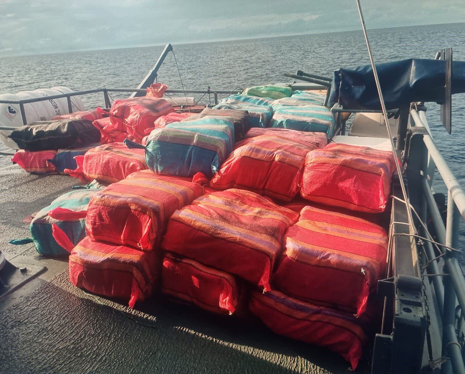 Semisumergible con más de 3 toneladas de marihuana. Foto: Cortesía.