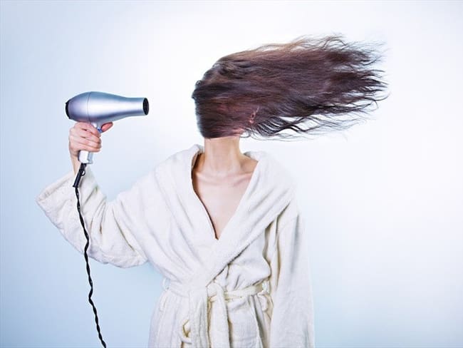 Conoce los cinco hábitos que impiden el crecimiento del cabello. Foto: Pixabay