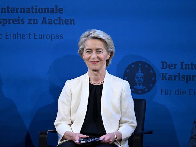 Presidenta de la Comisión Europea, Ursula Von der Leyen, durante la ceremonia de premiación del Carlomagno en Berlín. FOTO: EFE/EPA/FEDERICO GAMBARINI / POOL