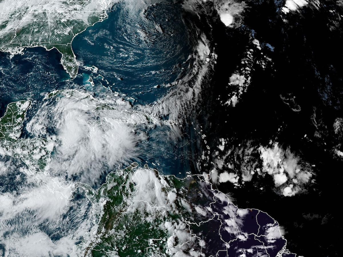 Florida emite estado de emergencia para 41 condados ante la posible amenaza de un huracán