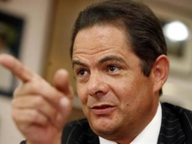 Presidente Uribe estaría preocupado por “hipocresía” de Vargas Lleras ante la coalición