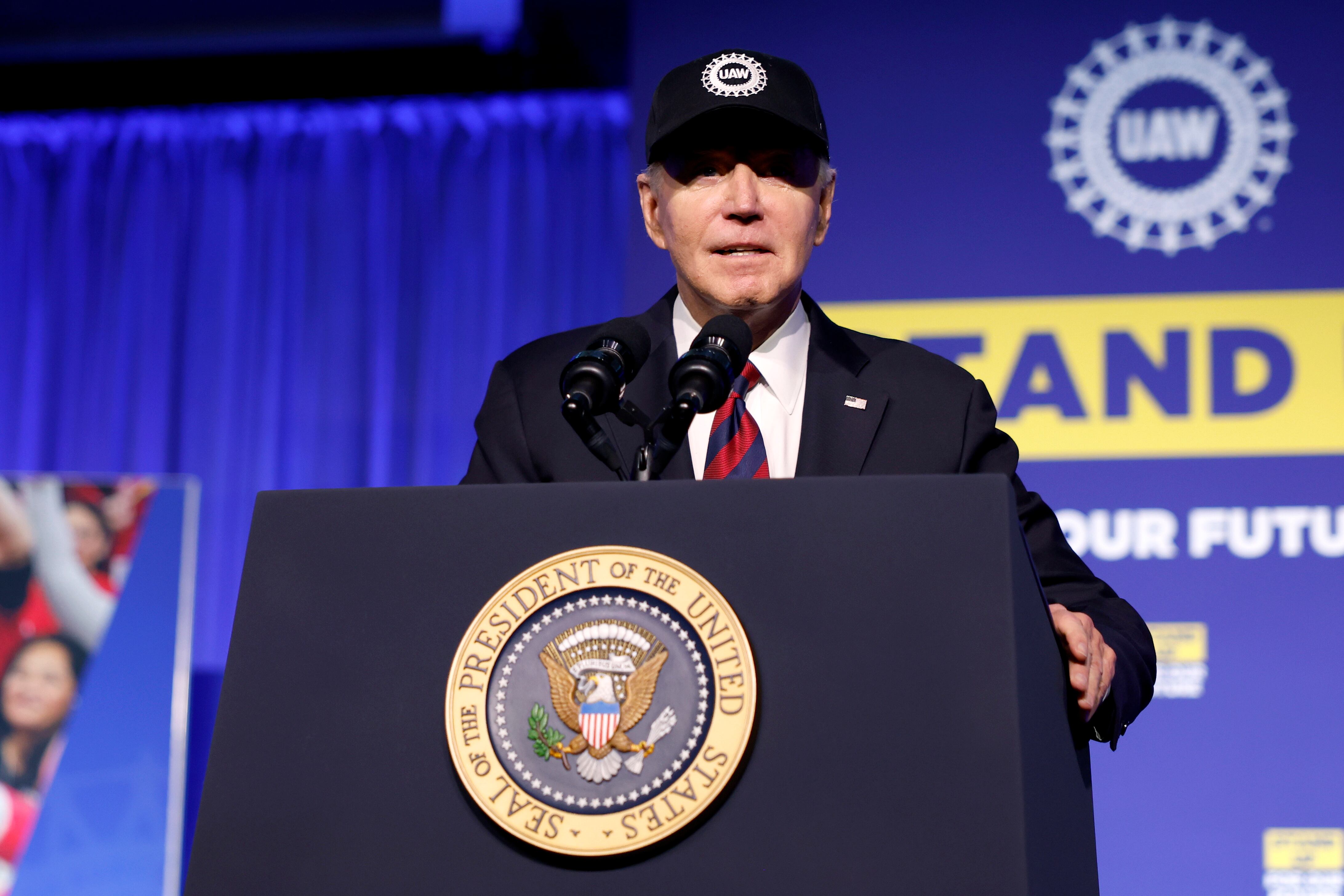 Washington (United States), 24/01/2024.- US President Joe Biden speaks at the United Auto Workers (UAW) conference in Washington, DC, USA, 24 January 2024. The United Auto Workers union endorsed Biden, delivering a long-sought boost to his 2024 reelection campaign ahead of an increasingly likely rematch with Donald Trump. EFE/EPA/Ting Shen/POOL