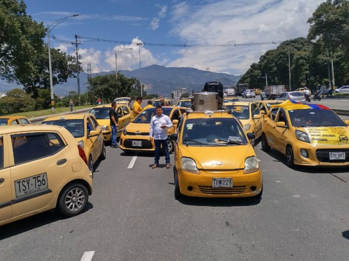 “Si no hay nada productivo, saldremos a las calles”: líder taxista por posible paro