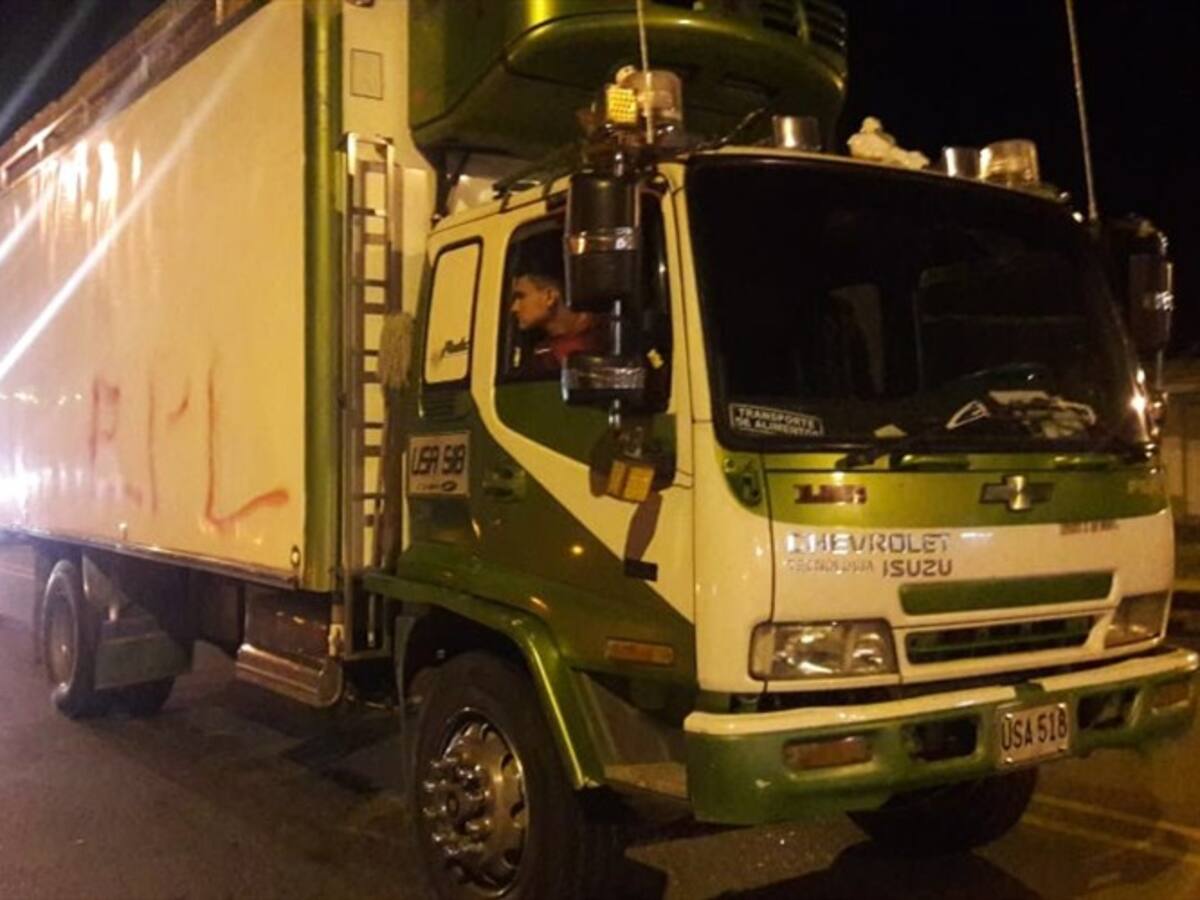 Sujetos armados asaltan buses en la vía Panamericana en Cauca