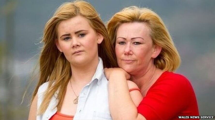 Julie Bradford tuvo el bebé para su hija que quedó infértil después de tratarse por un cáncer cervical. Foto: WALES NEWS SERVICE, tomada de BBC Mundo.