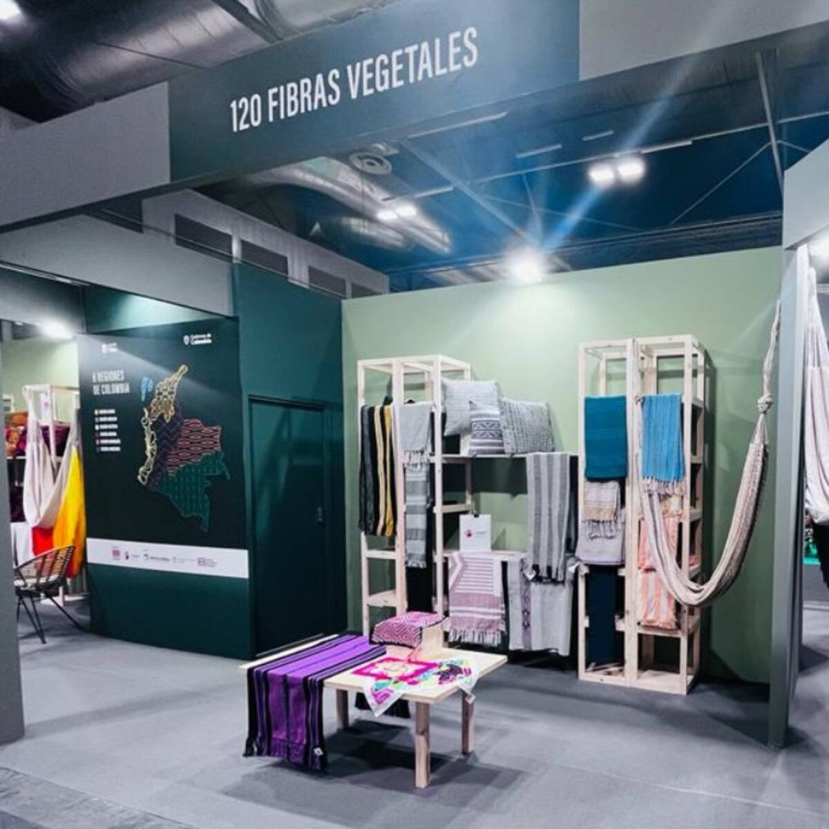 Artesanos colombianos exponen su talento en la Feria Intergift en España