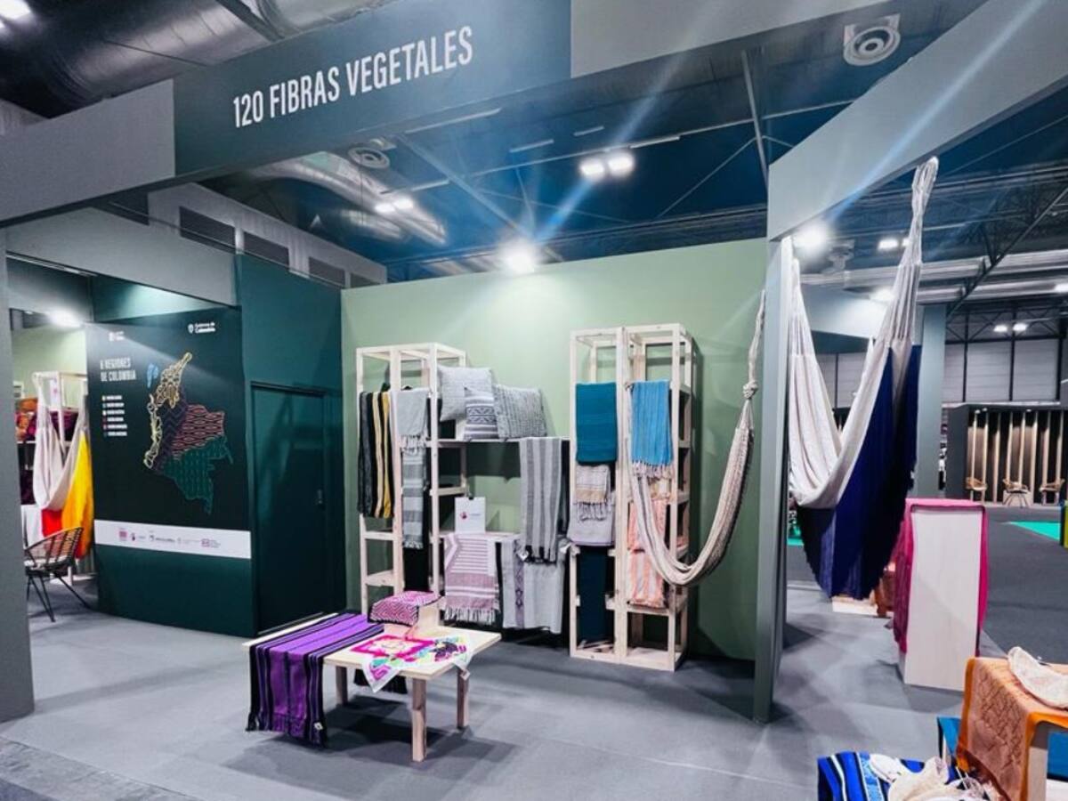 Artesanos colombianos exponen su talento en la Feria Intergift en España