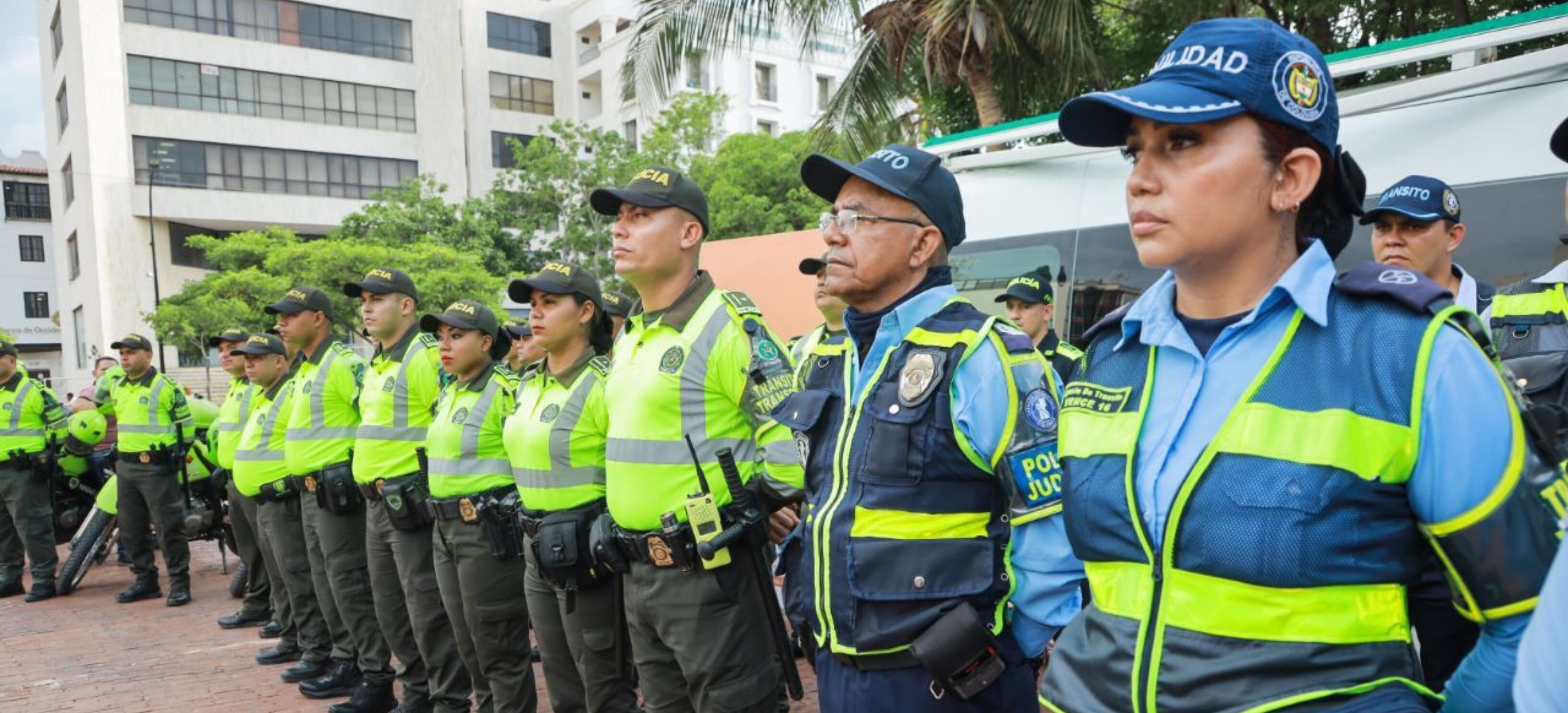 Agentes de la Policía y de Tránsito en Santa Marta. Foto: Alcaldía Municipal.