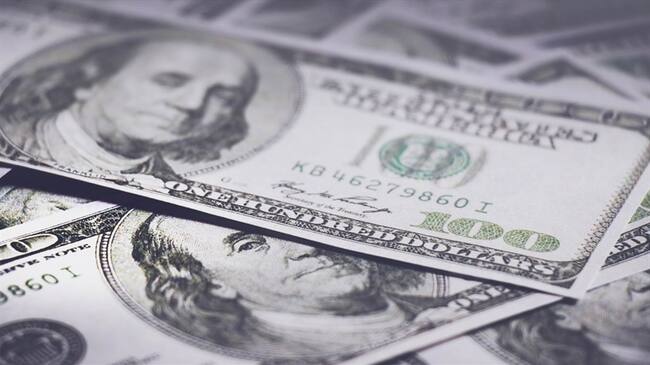 El precio del dólar sigue debilitado. Foto: Getty Images / MANIT PLANGKLANG