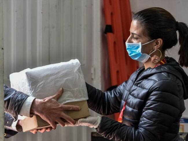 ¿Cómo podemos ser solidarios en estos tiempos de emergencia sanitaria?. Foto: Getty Images