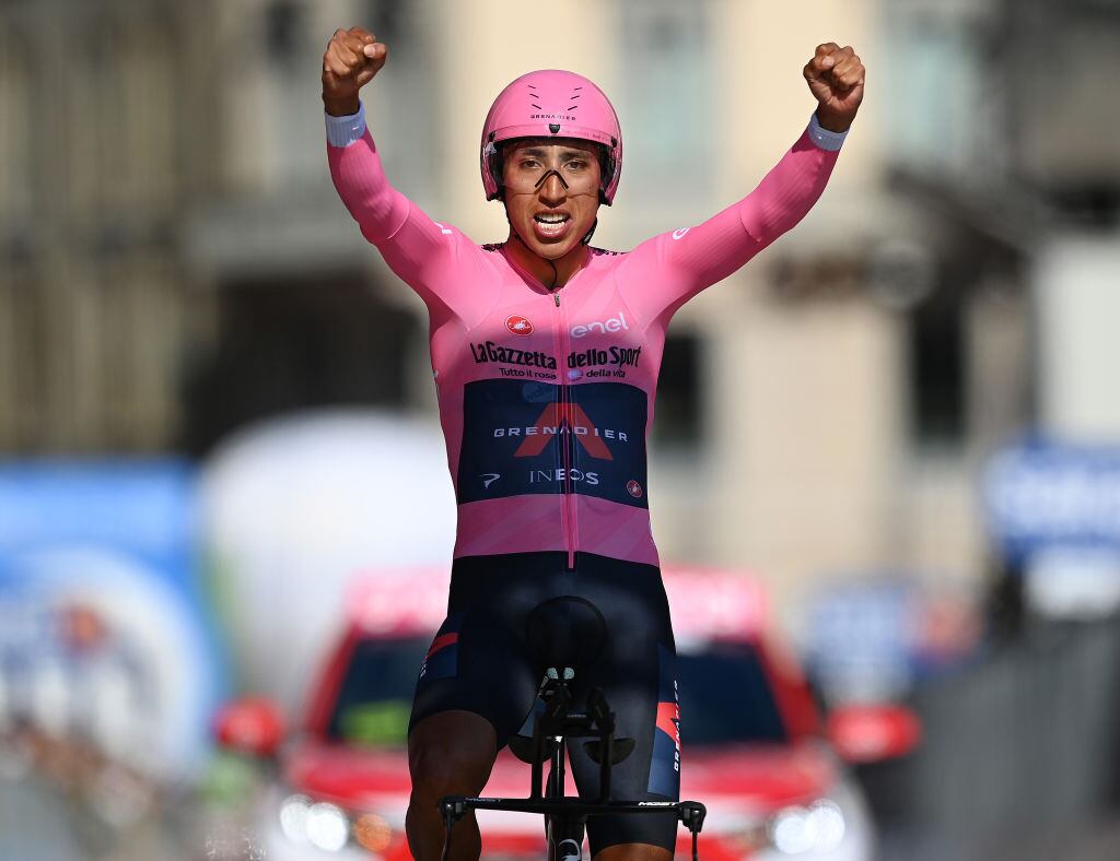 Ciclista colombiano Egan Bernal volvió a caminar tras fuerte accidente en Cundinamarca. Foto: Getty Images