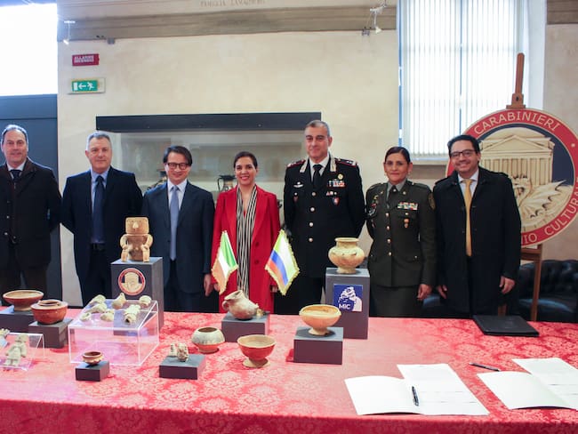 Italia ha entregado a Colombia 24 objetos arqueológicos. Foto: EFE/Comando de Tutela del Patrimonio Cultural de los Carabineros (policía militarizada).