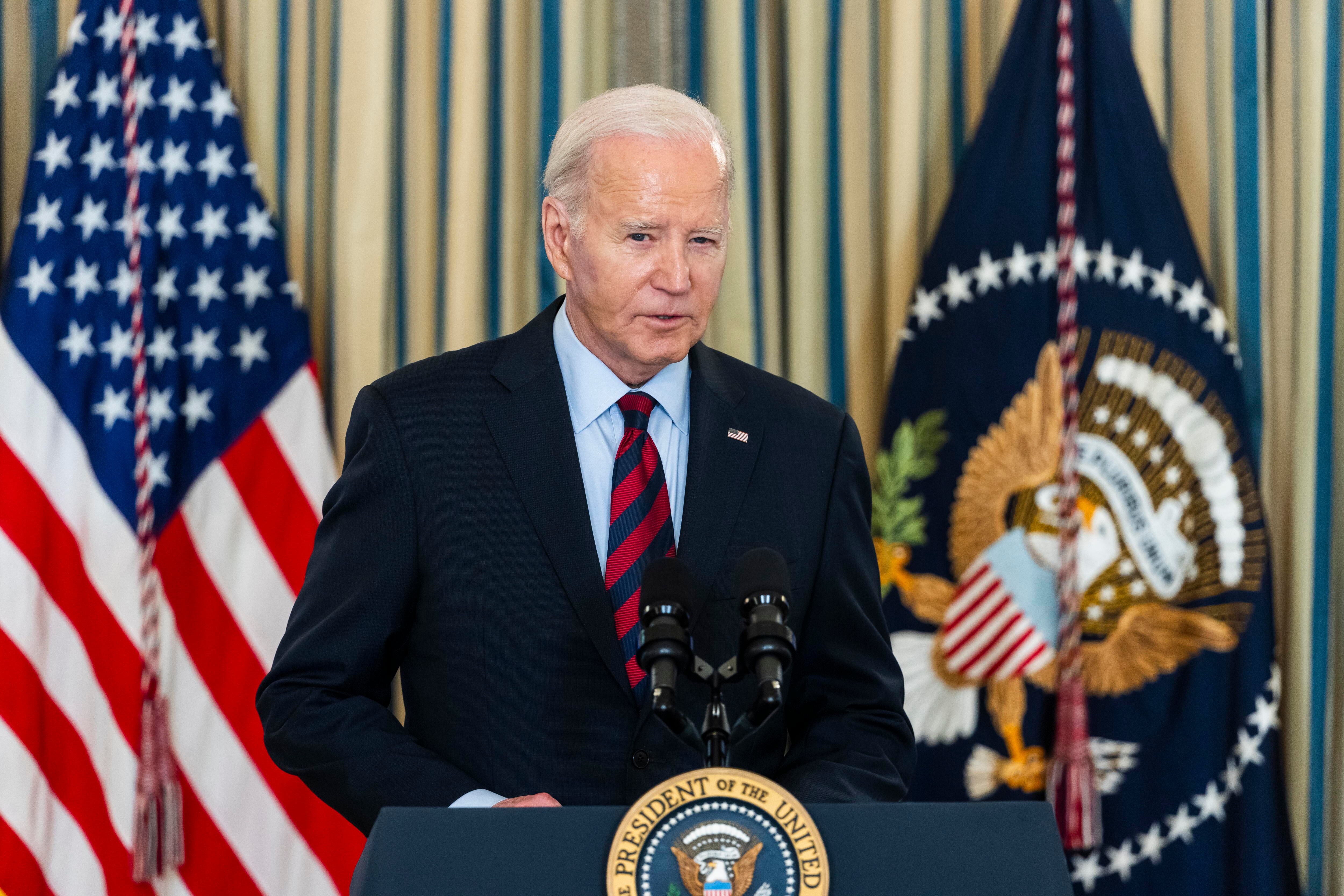 Washington (United States), 05/03/2024.- US President Joe Biden convenes a meeting of his Competition Council to announce a new 'strike force,' led jointly by the Department of Justice and the Federal Trade Commission (FTC), to fight 'corporate rip-offs' in the State Dining Room of the White House in Washington, DC, USA, 05 March 2024. Biden said the actions will cut down on excessive credit card late fees, as well as help make health care markets more affordable. EFE/EPA/JIM LO SCALZO / POOL