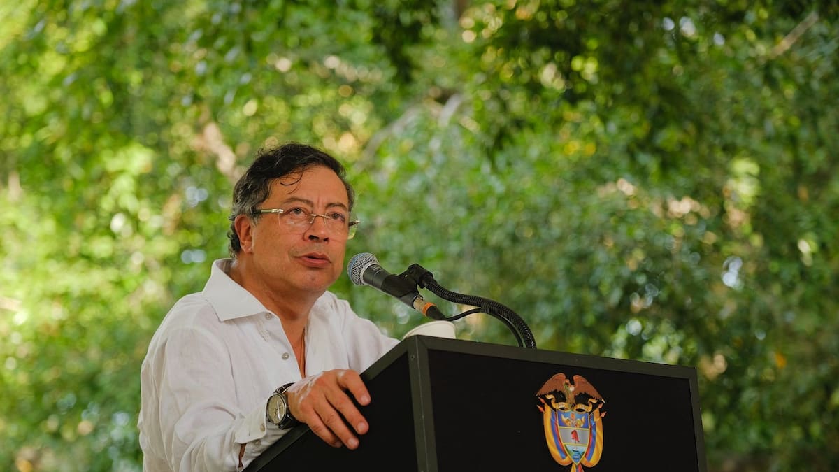 Petro anunció que bienes incautados en el “mayor operativo contra minería ilegal” irán a cooperativas