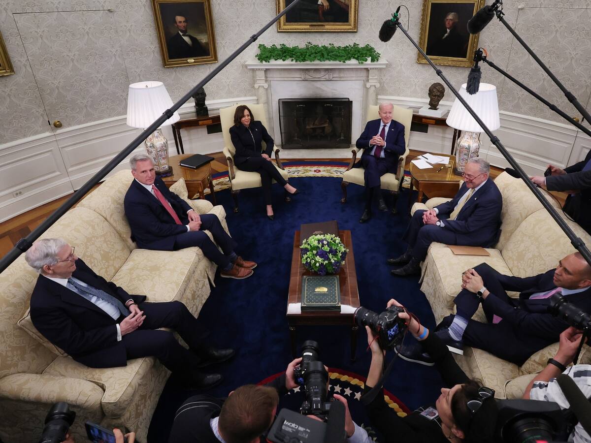 Biden y republicanos terminan, sin acuerdo, reunión por deuda que evitaría un default