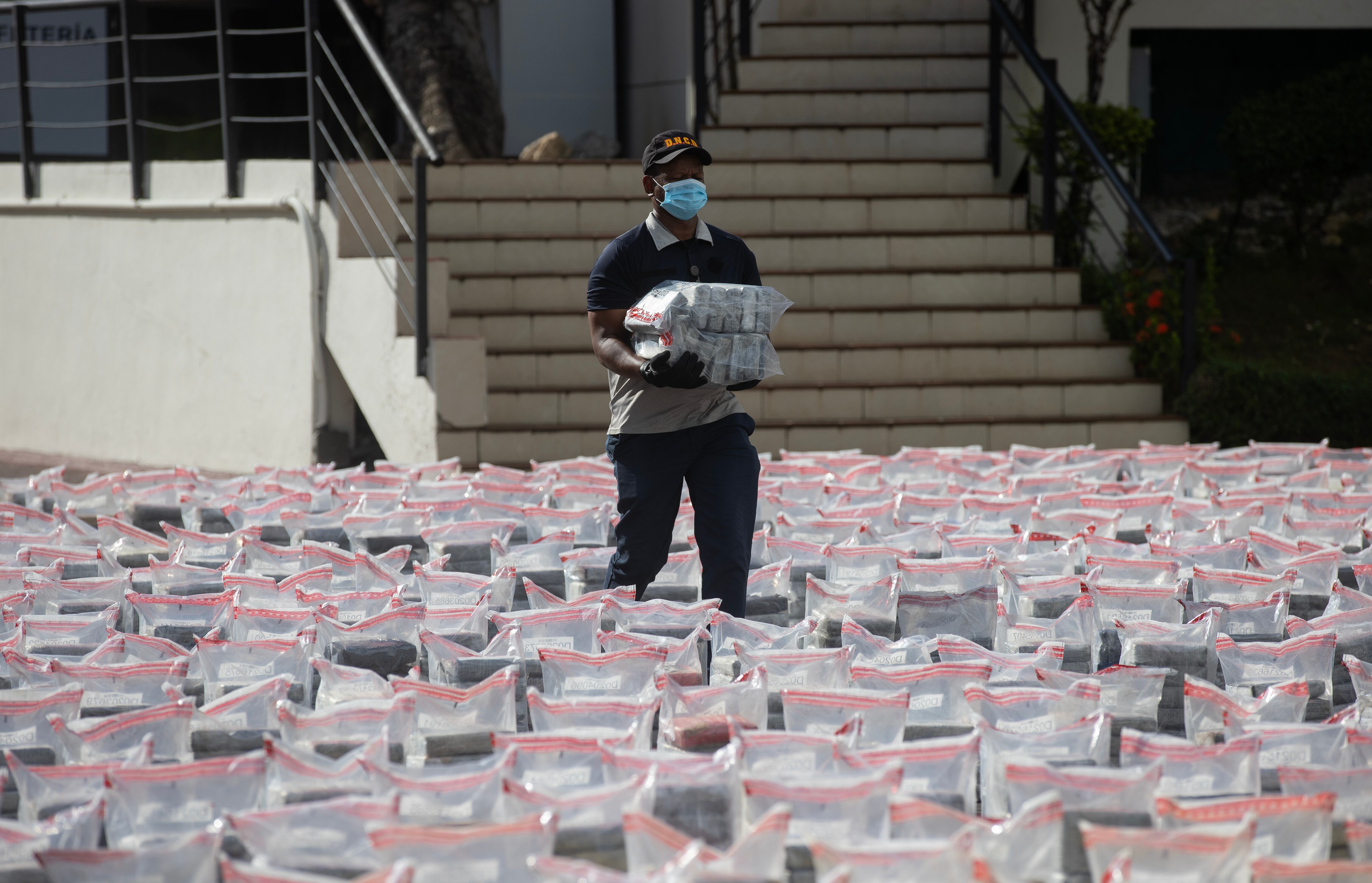 Un total de 9.588 kilos de droga (9,5 toneladas) fue incautado en el Puerto Multimodal Caucedo, el principal de República Dominicana. I Foto: EFE/ Orlando Barría.