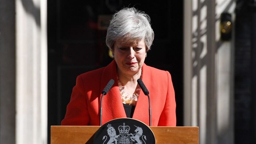 Theresa May informó de que ha comunicado a la reina Isabel II su decisión y que continuará como primera ministra en funciones hasta que el proceso de sucesión quede completado. Foto: Getty Images