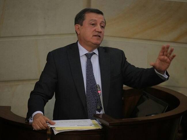 Procuraduría ya inició investigación y citó a Macías por la "jugadita". Foto: Colprensa