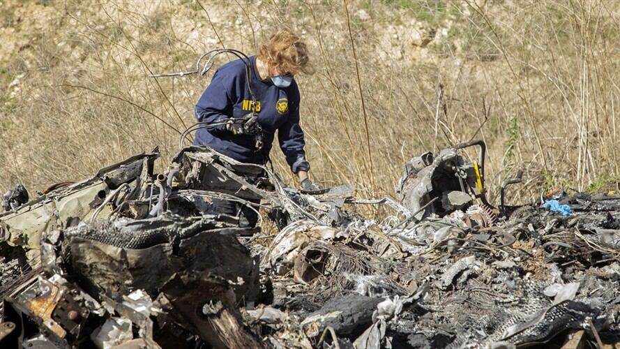 Resultados de la investigación del accidente aéreo que causó la muerte de Kobe Bryant. Foto: James Anderson/National Transportation Safety Board via Getty Images