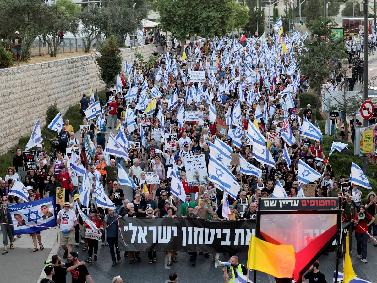 Miles de israelíes protestan en Jerusalén contra Netanyahu y le exigen un acuerdo en Gaza