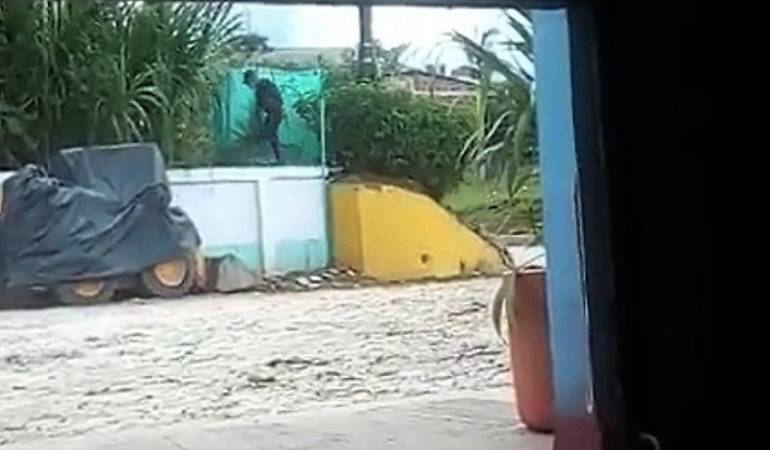 Sujetos armados atacaron con ráfagas de fusil a los uniformados. Crédito: Cortesía.