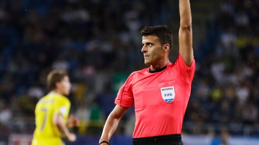 Árbitro español Jesús Gil Manzano. Foto: Nils Petter Nilsson/Getty Images