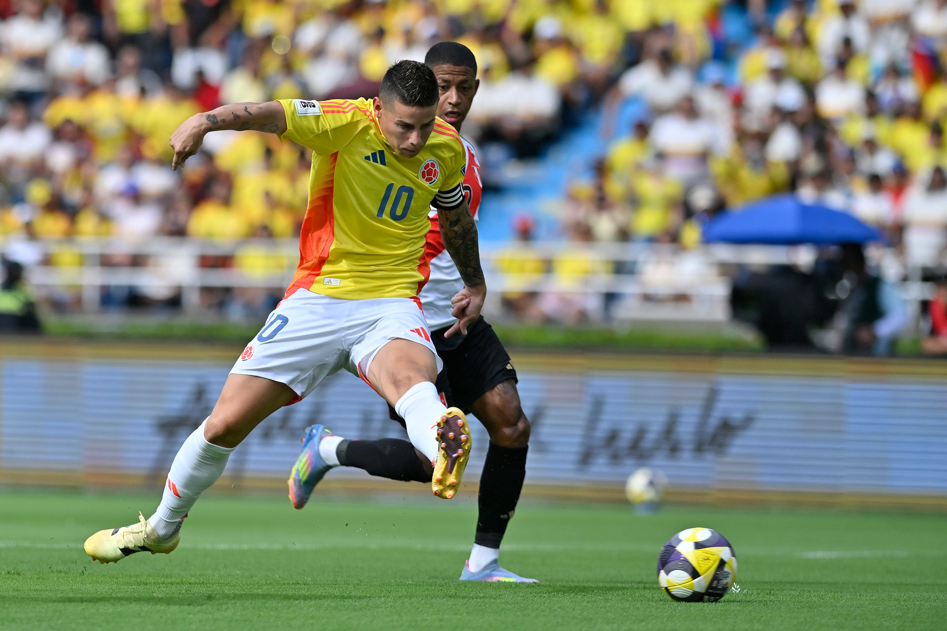 James Rodríguez ante Perú por Eliminatorias Sudamericanas. FOTO: Gabriel Aponte/Getty Images
