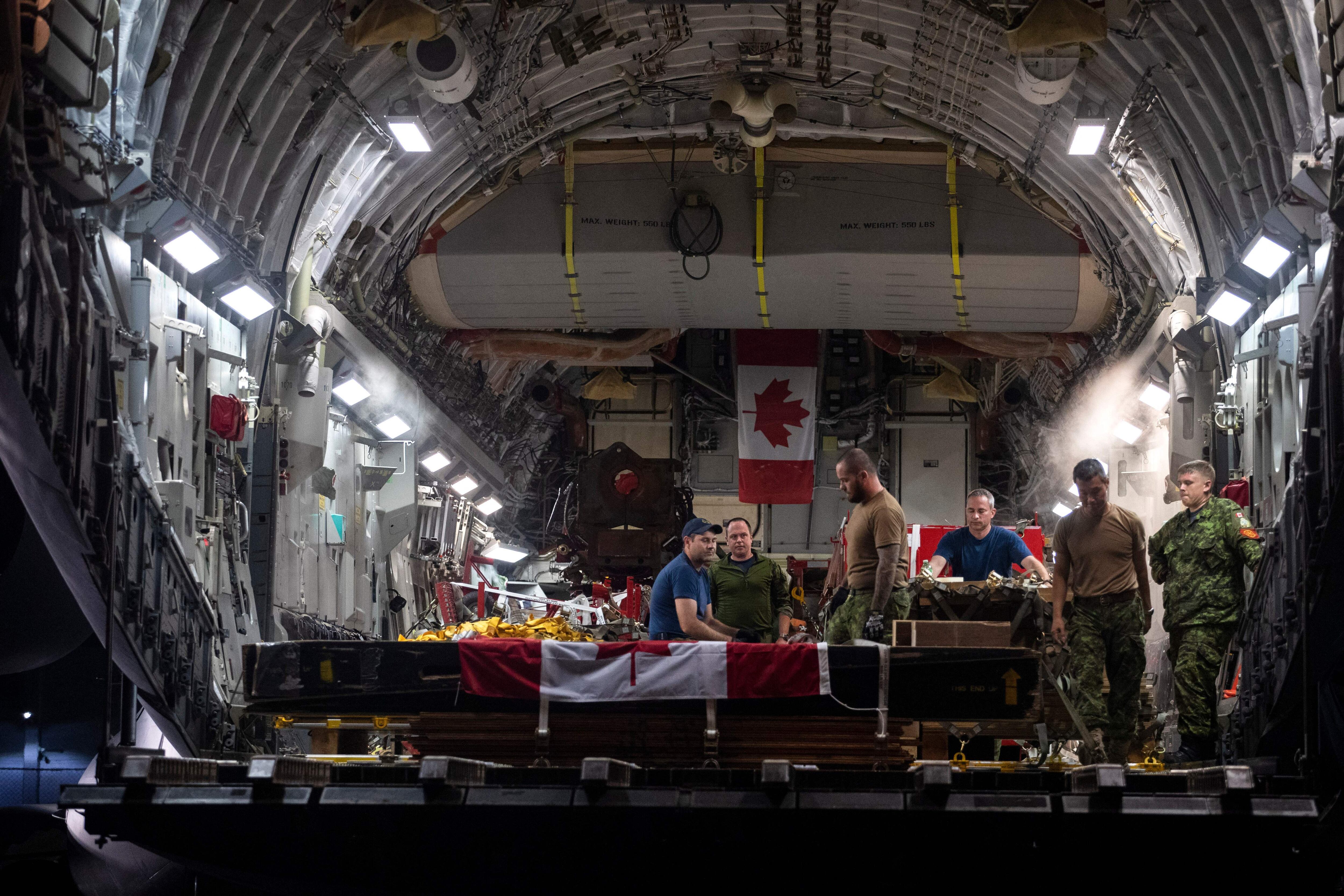 Los mineros Gregory Méndez y Carlos Yepez estuvieron atrapados durante una semana en Cerro de Maimón, República Dominicana, luego de que colapsara la mina en la que trabajaban. (Foto de ERIKA SANTELICES/afp/AFP vía Getty Images)
