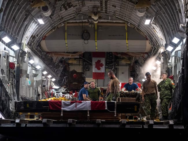 Los mineros Gregory Méndez y Carlos Yepez estuvieron atrapados durante una semana en Cerro de Maimón, República Dominicana, luego de que colapsara la mina en la que trabajaban. (Foto de ERIKA SANTELICES/afp/AFP vía Getty Images)