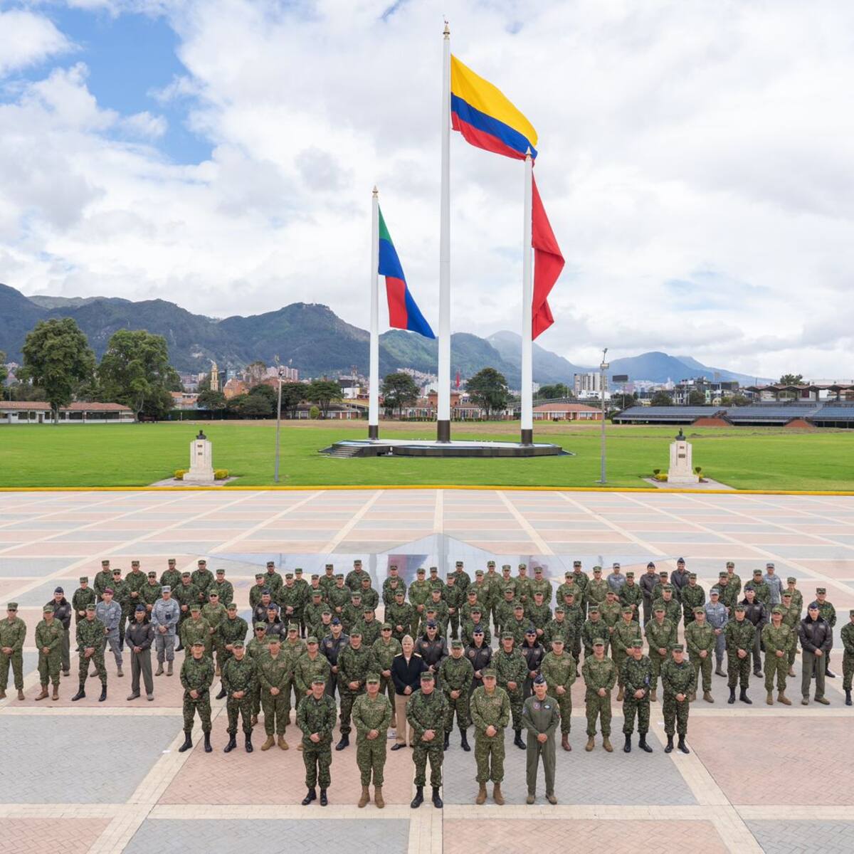 Cumbre de generales y almirantes en medio de la escalada terrorista de disidencias Farc