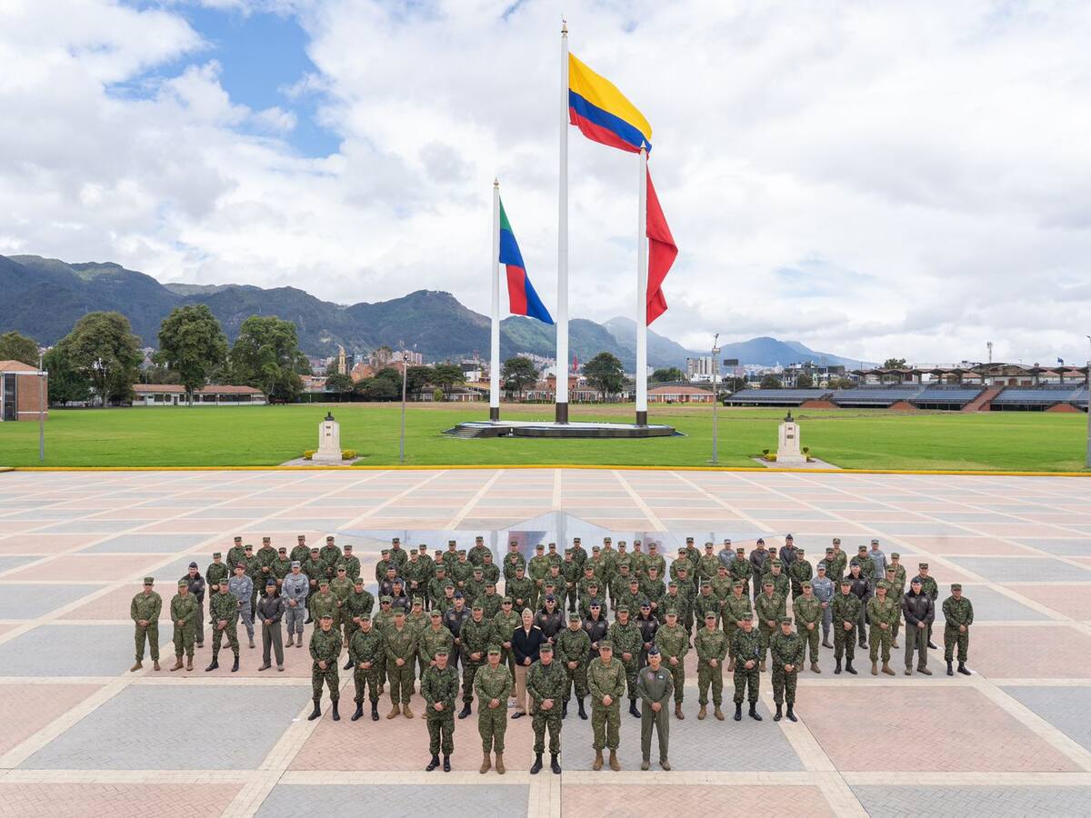 Cumbre de generales y almirantes en medio de la escalada terrorista de disidencias Farc