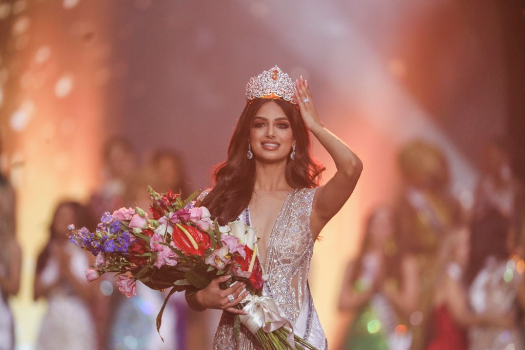 13 December 2021, Israel, Eilat: Miss India Harnaaz Sandhu reacts as she being crowned as Miss Universe during the 70th Miss Universe beauty pageant in Israel's southern Red Sea coastal city of Eilat. Photo: Ilia Yefimovich/dpa (Photo by Ilia Yefimovich/picture alliance via Getty Images)