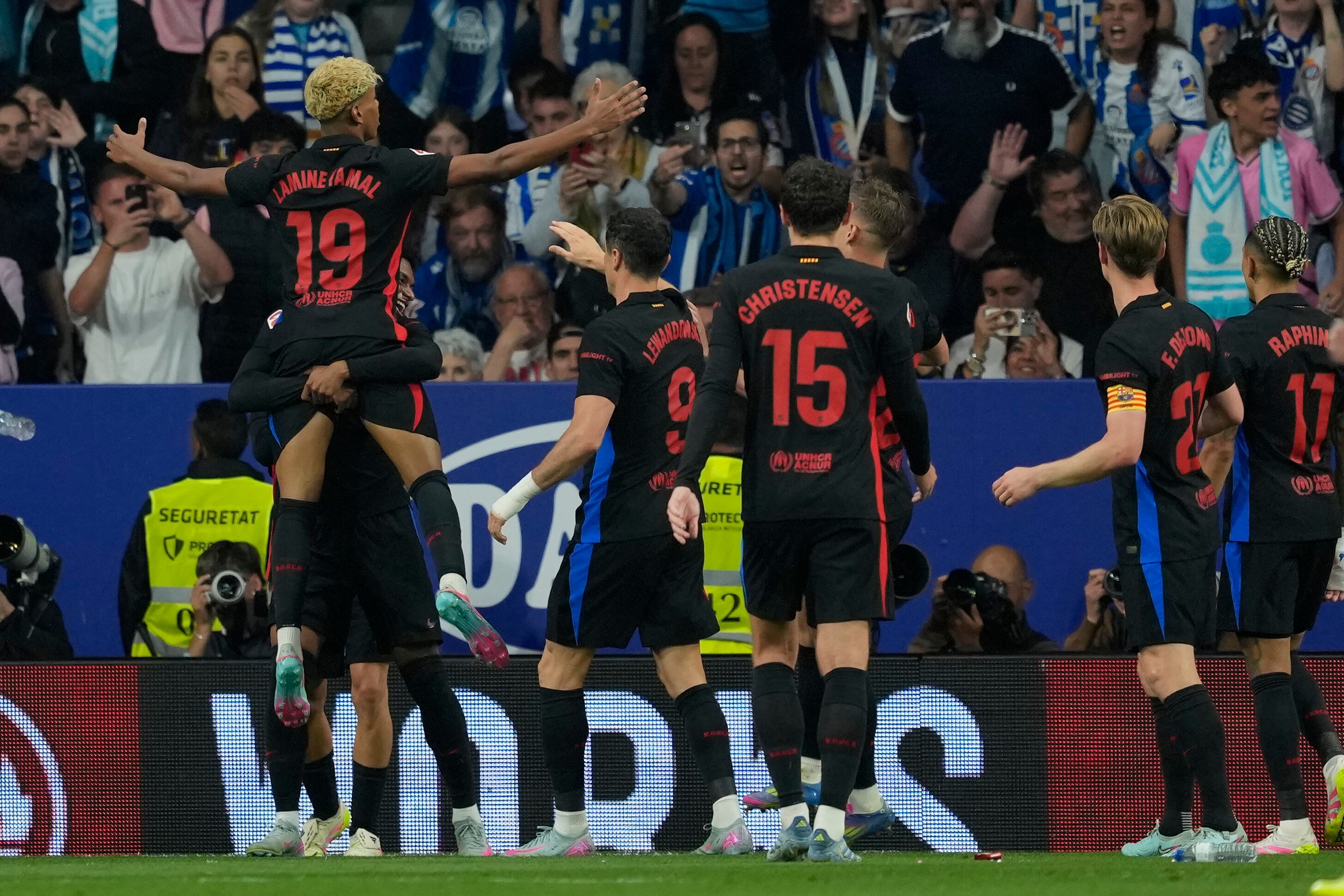Jugadores del FC Barcelona. Foto: EFE / Alejandro Garcia.