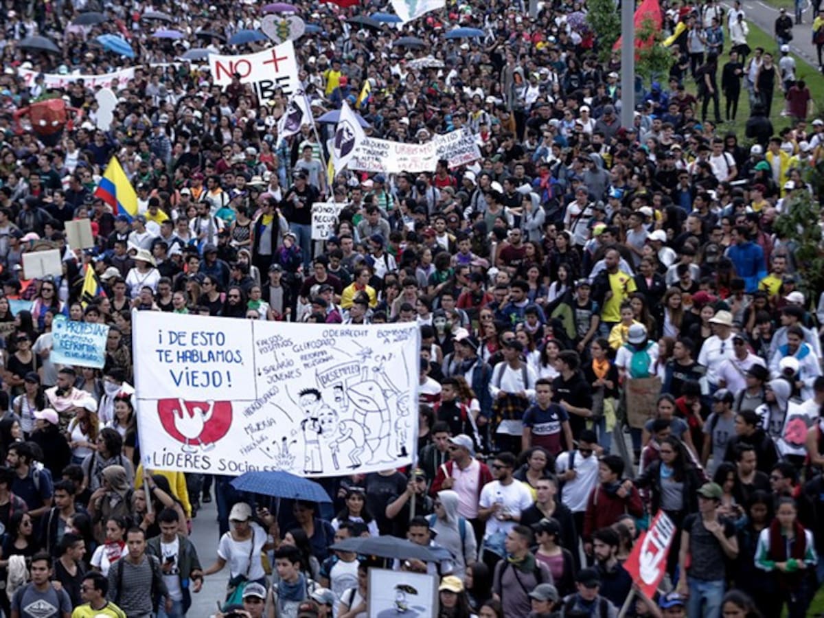 Disturbios y vandalismo empañan Paro Nacional mayoritariamente pacífico