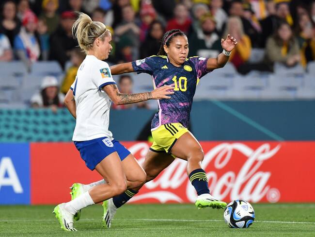 Sydney (Australia), 12/08/2023.- Rachel Daly of England (left) and Leicy Santos of Colombia compete for the ball during the FIFA Women&#039;s World Cup 2023 Quarter Final soccer match between England and Colombia at Stadium Australia in Sydney, Australia, 12 August 2023. (Mundial de Fútbol) EFE/EPA/BIANCA DE MARCHI AUSTRALIA AND NEW ZEALAND OUT