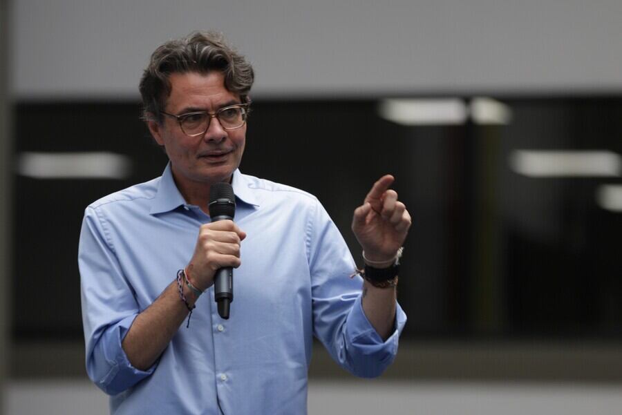 El “like” que por error dio Alejandro Gaviria y que sugirió una futura alianza con Gustavo Petro. Foto: Colprensa